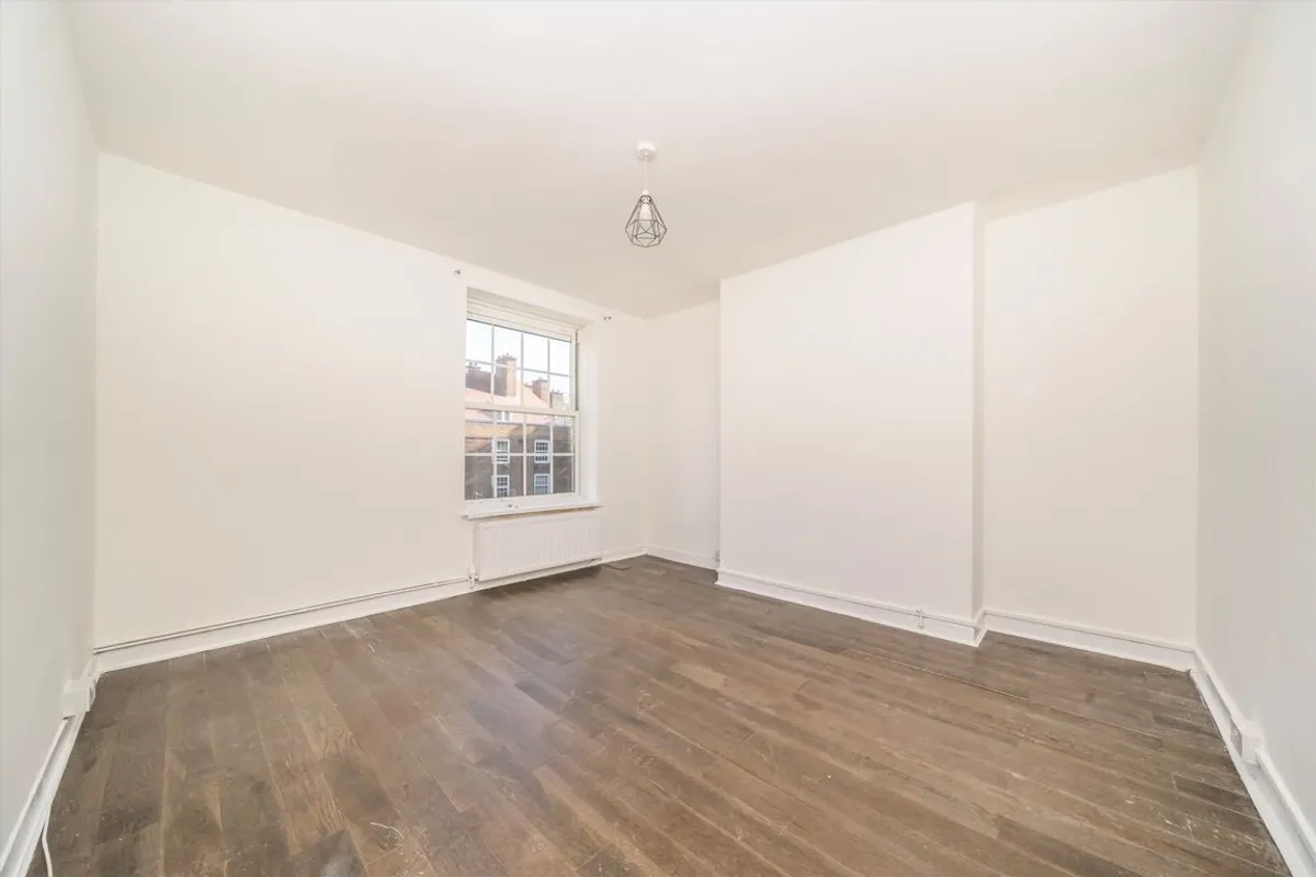 Flat Union Road in Greater London