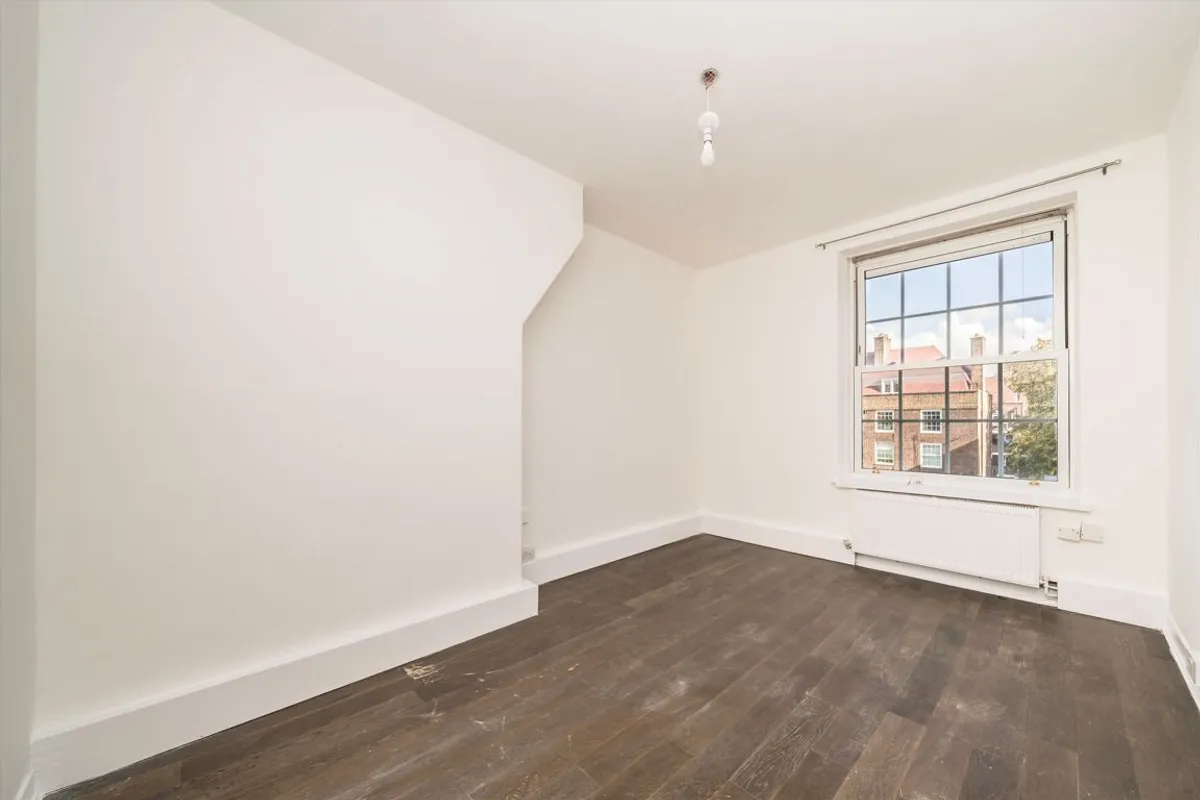 Flat Union Road in Greater London