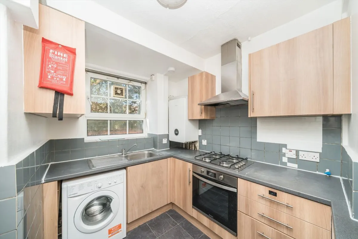 Flat Union Road in Greater London