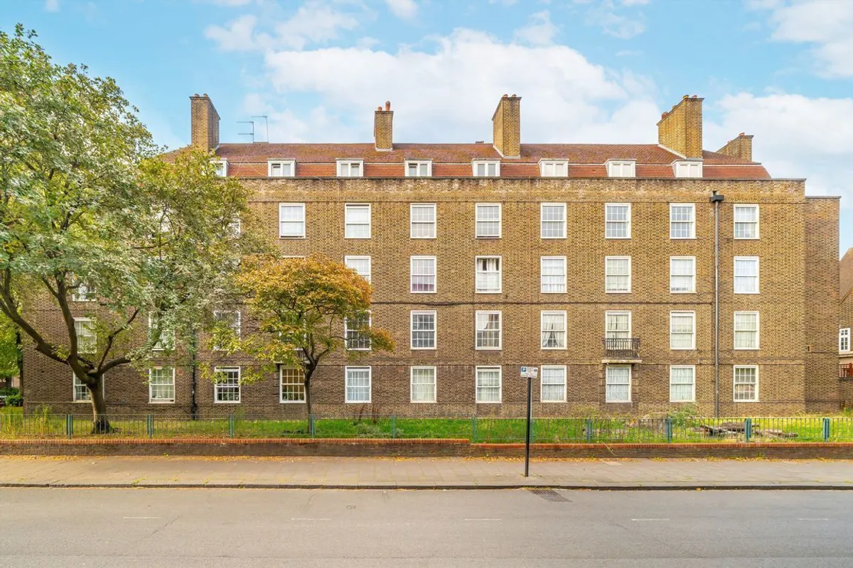 Flat Union Road in Greater London