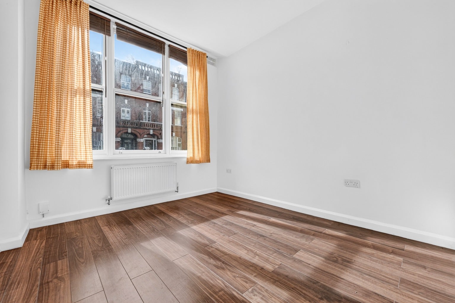 Flat Perham Road in Greater London