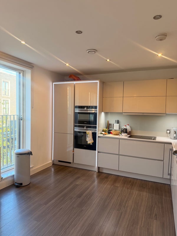 Room Peloton Avenue in Greater London