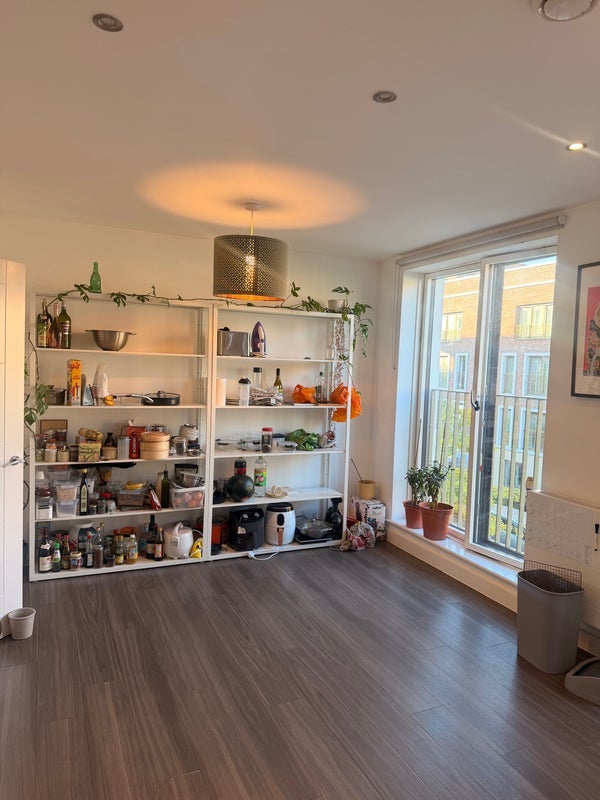 Room Peloton Avenue in Greater London