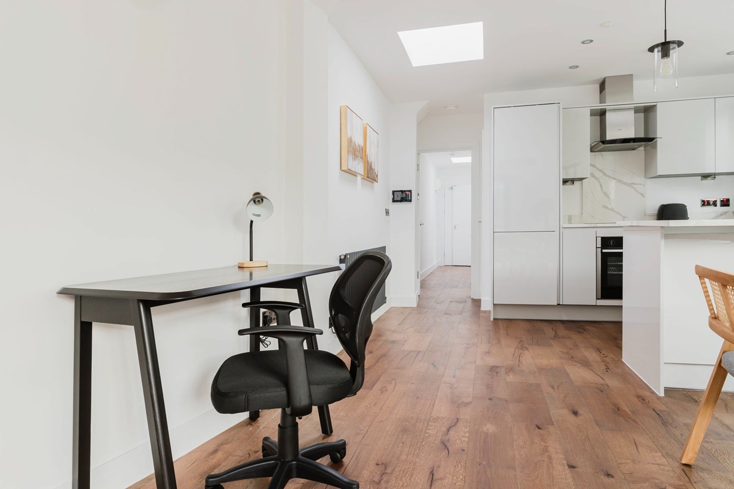Flat Henriques Street in Greater London