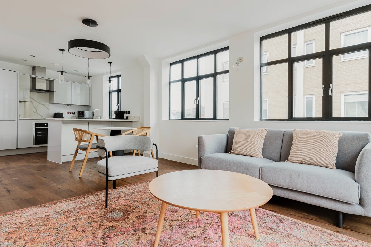 Flat Henriques Street in Greater London