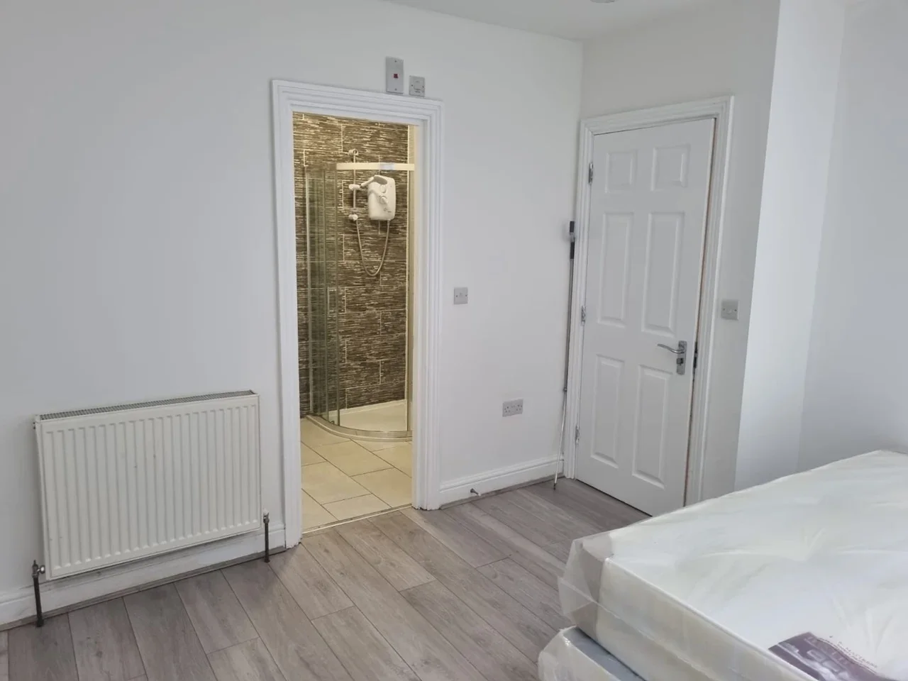 Room Eversleigh Road in Greater London