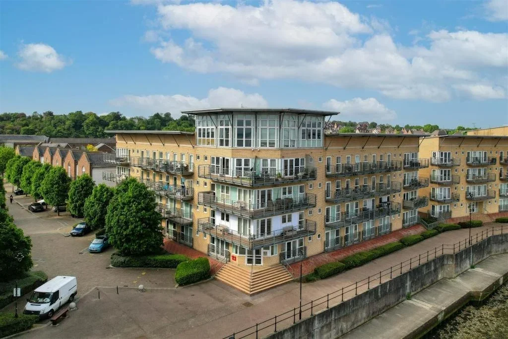 Flat Portland Place in Dartford