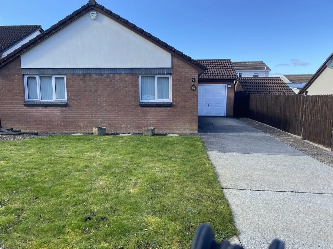 House Lliw Valley Close in Gowerton
