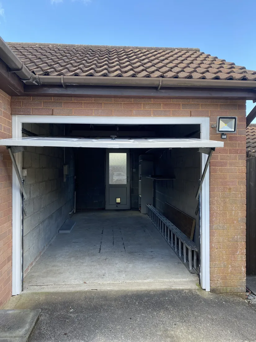 House Lliw Valley Close in Gowerton