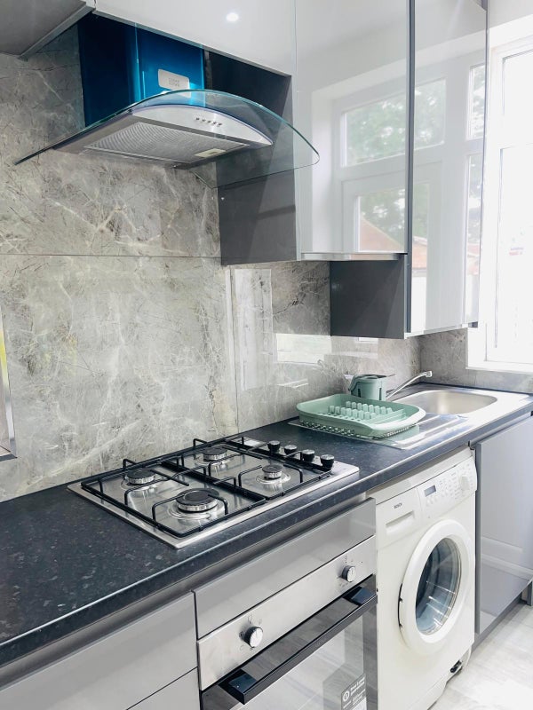 Room Springwell Road in Greater London
