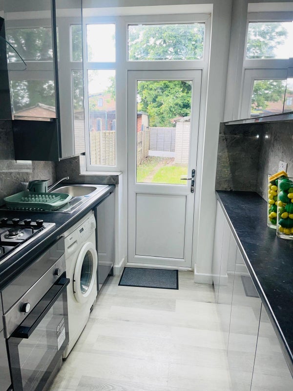 Room Springwell Road in Greater London