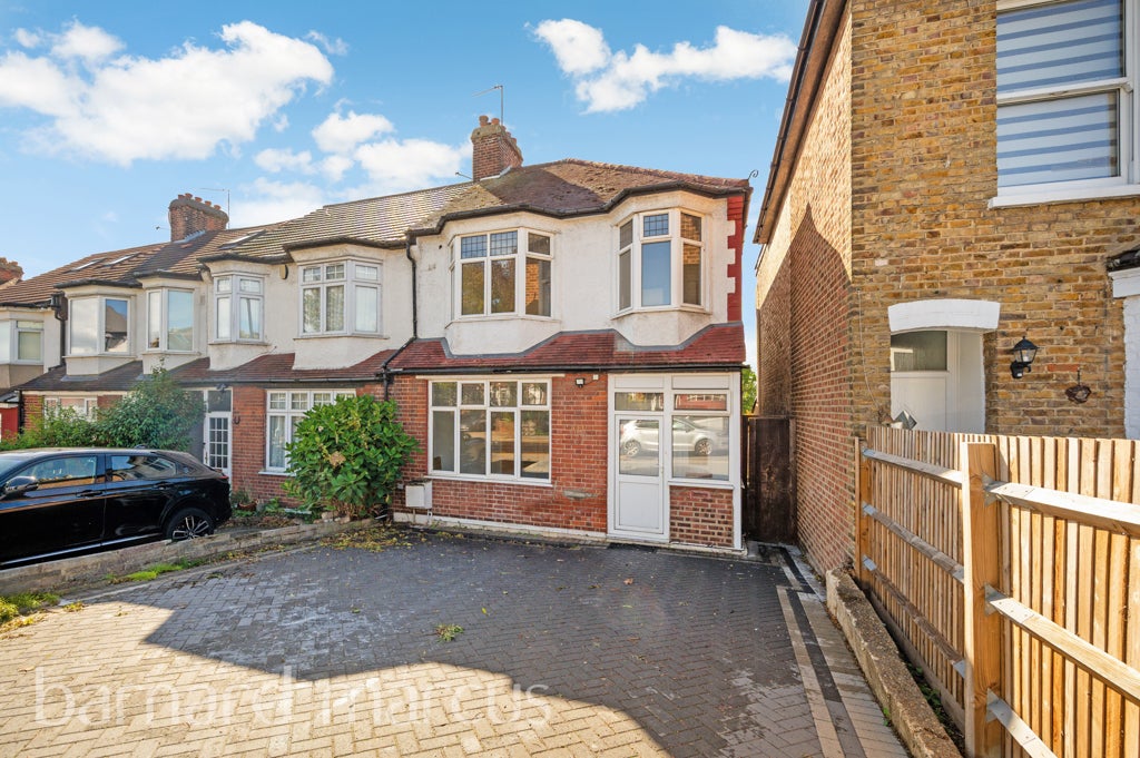 House Chase Road in Greater London