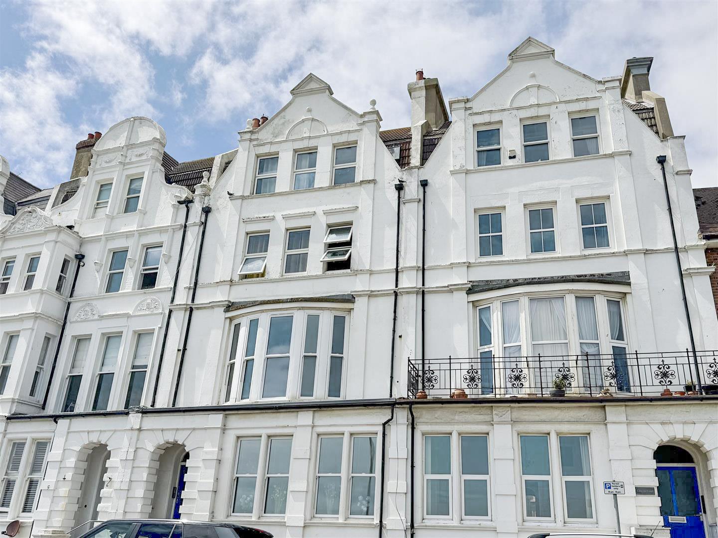 Flat West Parade in Rother