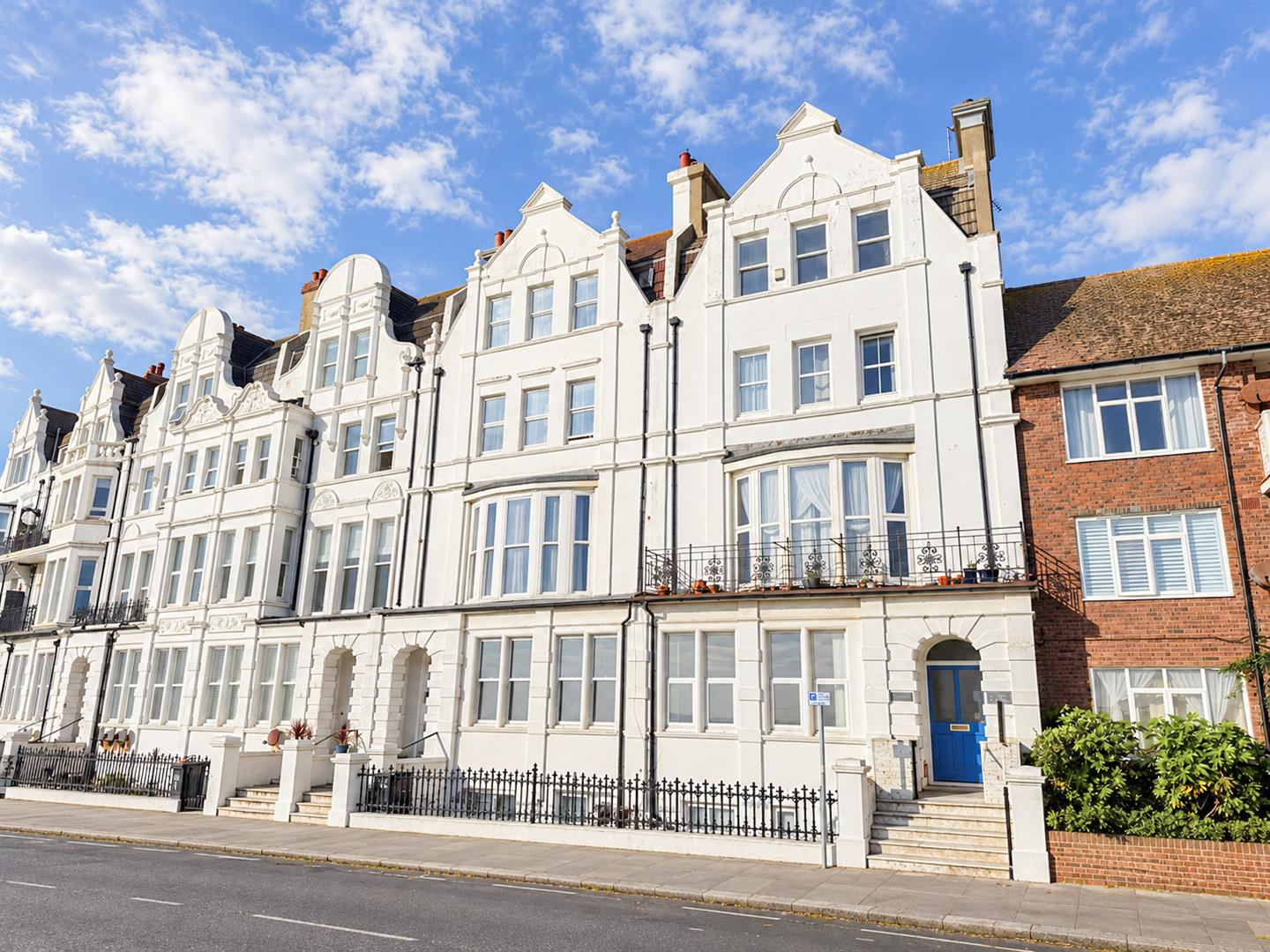 Flat West Parade in Rother