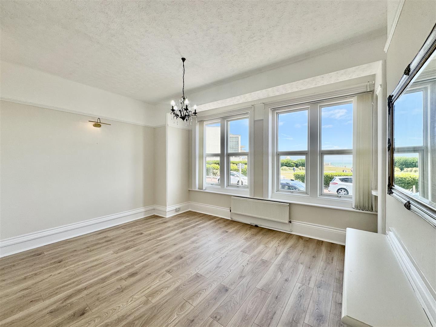 Flat West Parade in Rother