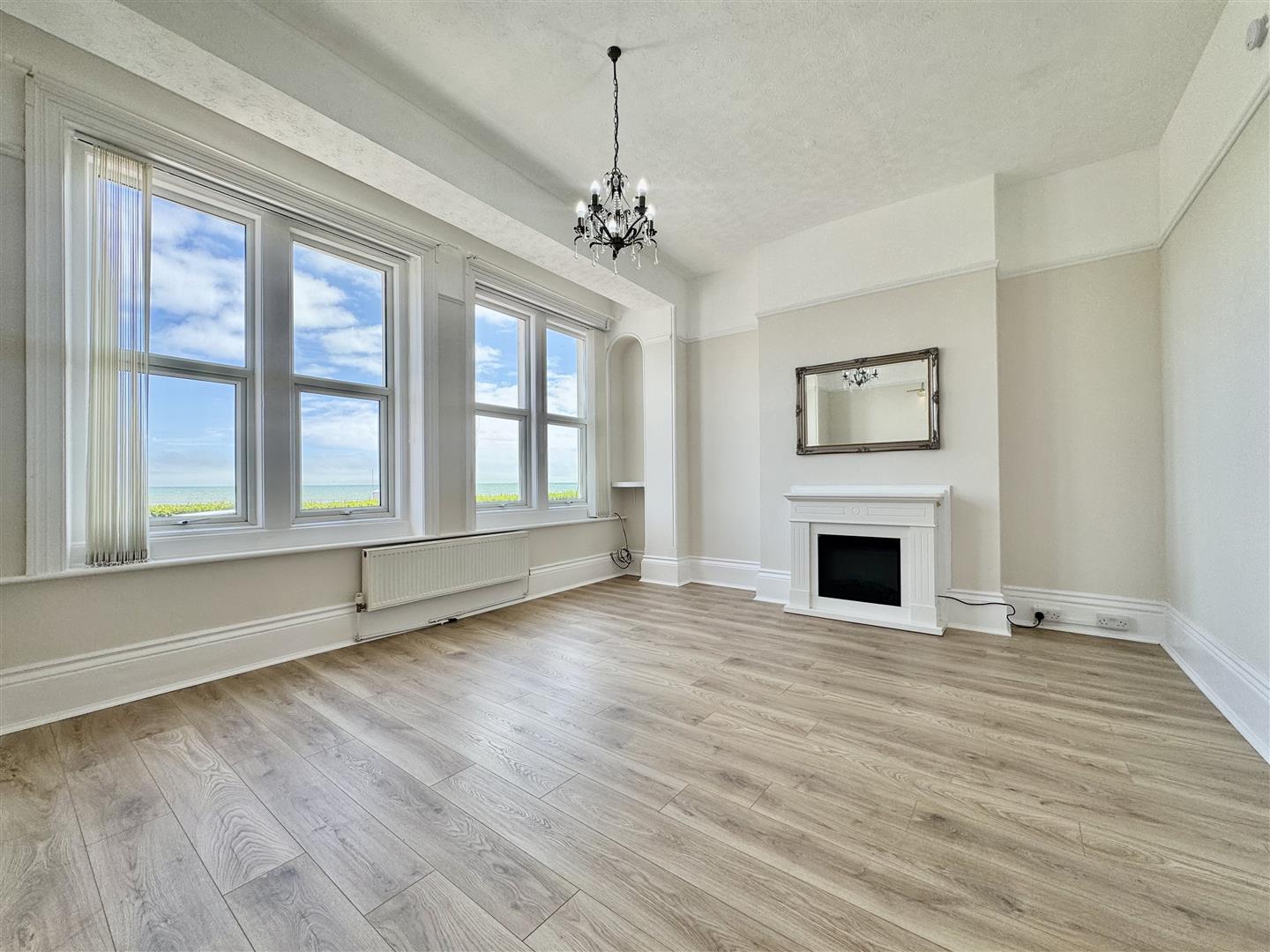 Flat West Parade in Rother