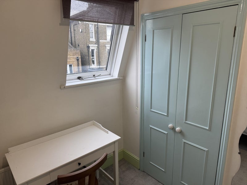 Room Leigh Road in Greater London