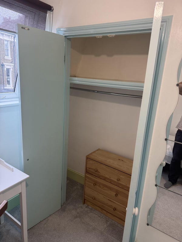 Room Leigh Road in Greater London