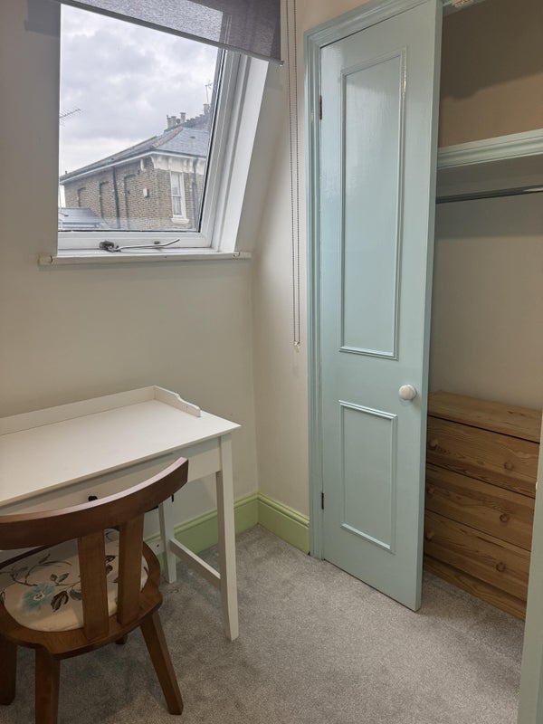 Room Leigh Road in Greater London