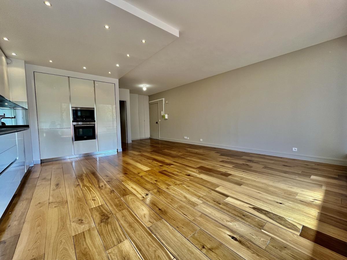 Flat Boulevard Bineau in Neuilly-sur-Seine