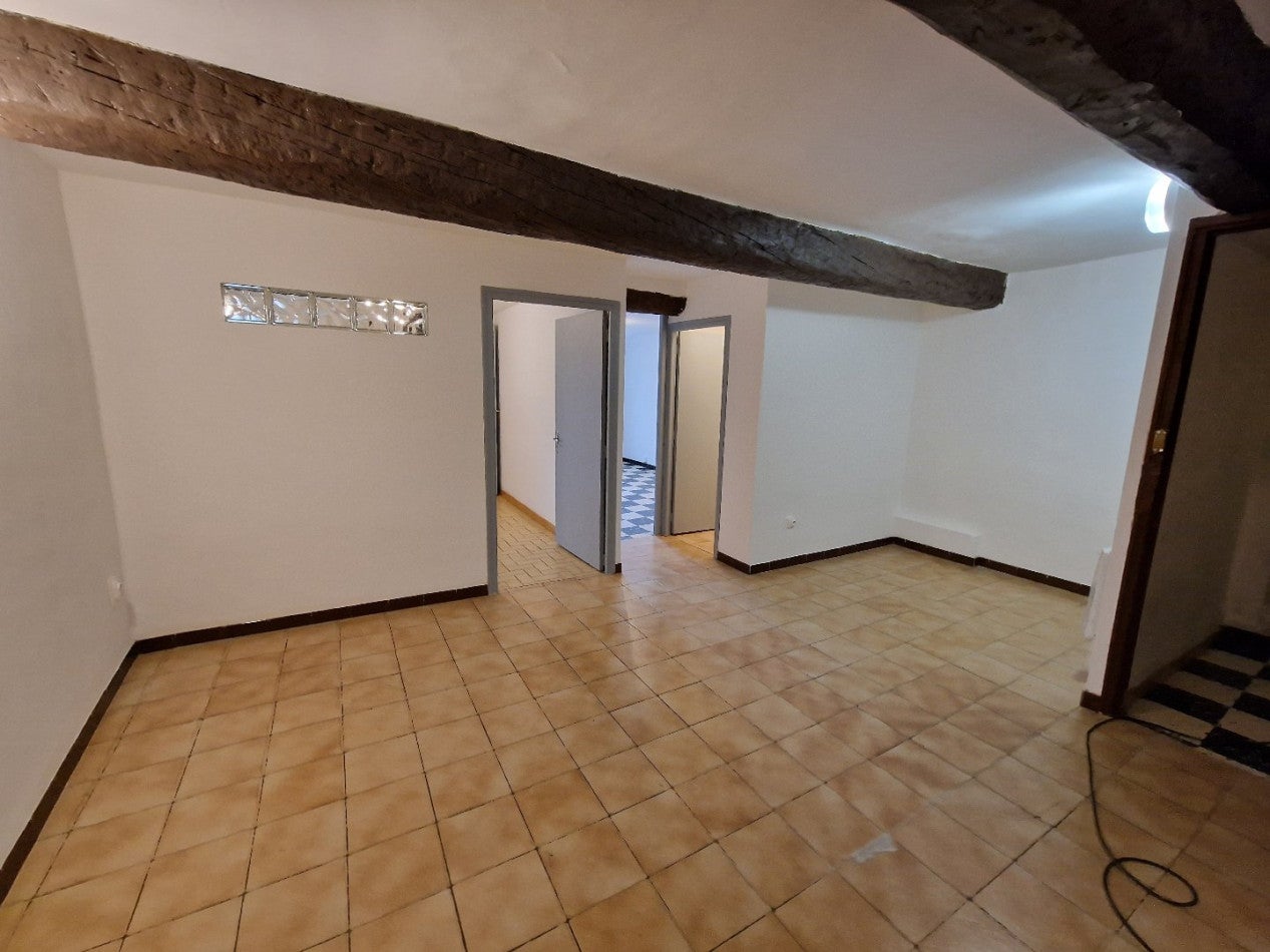 Appartement Place de la Mairie à Bessan