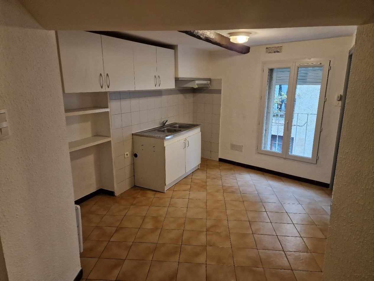 Appartement Place de la Mairie à Bessan