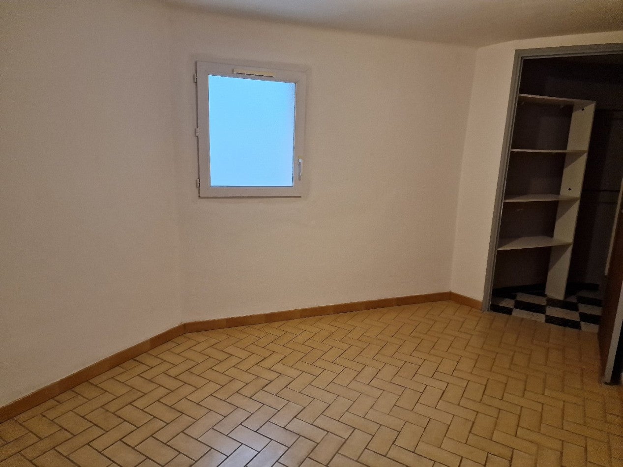 Appartement Place de la Mairie à Bessan