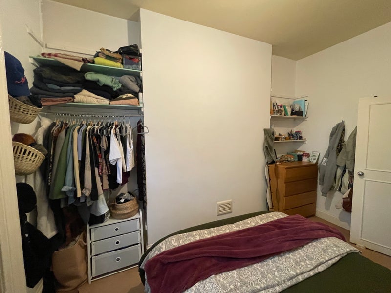Room Manor Road in Greater London