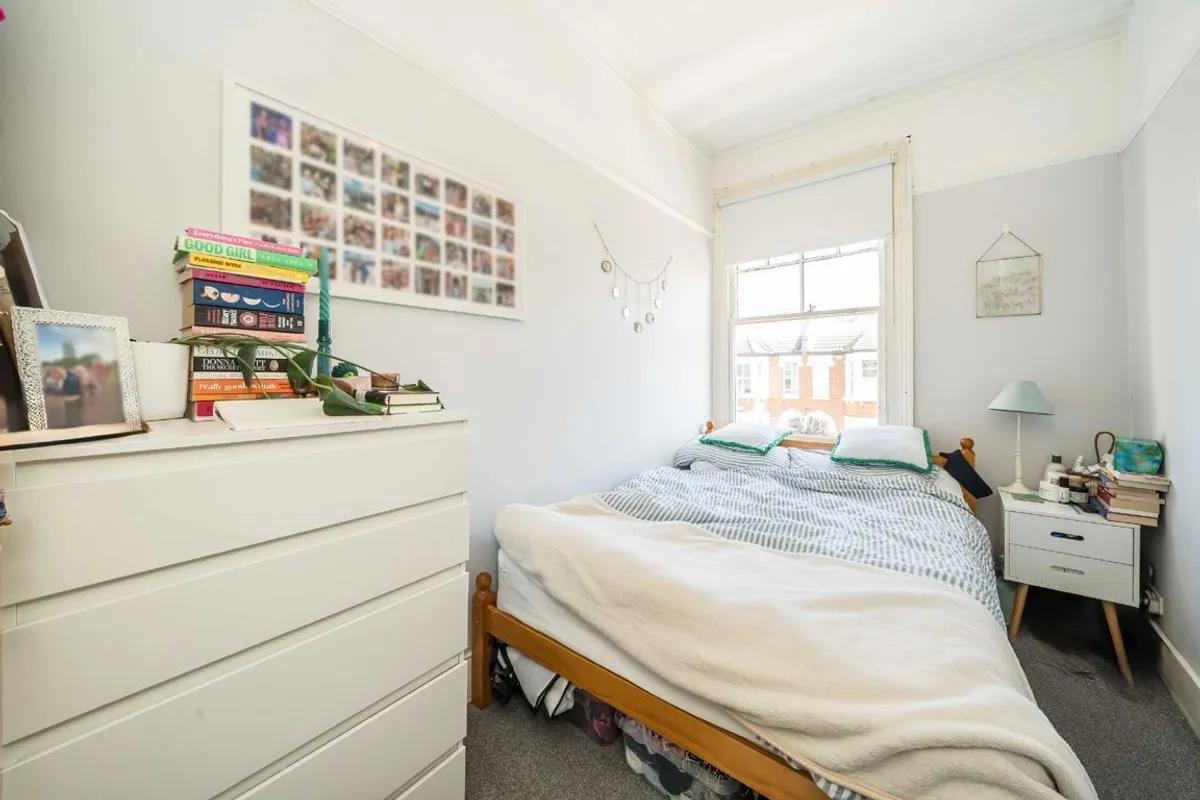 Flat Laitwood Road in Greater London