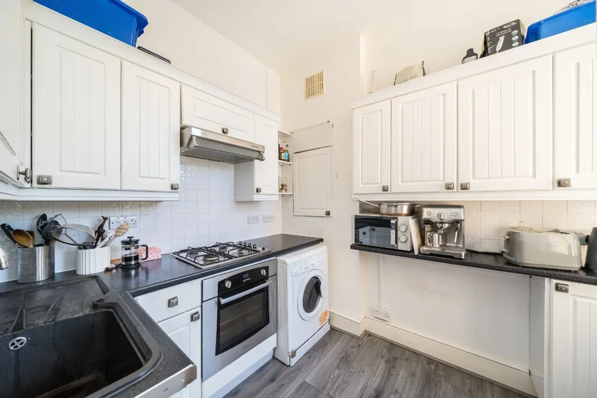 Flat Laitwood Road in Greater London
