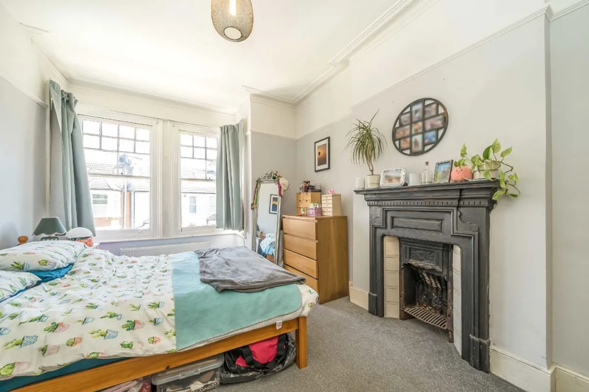 Flat Laitwood Road in Greater London