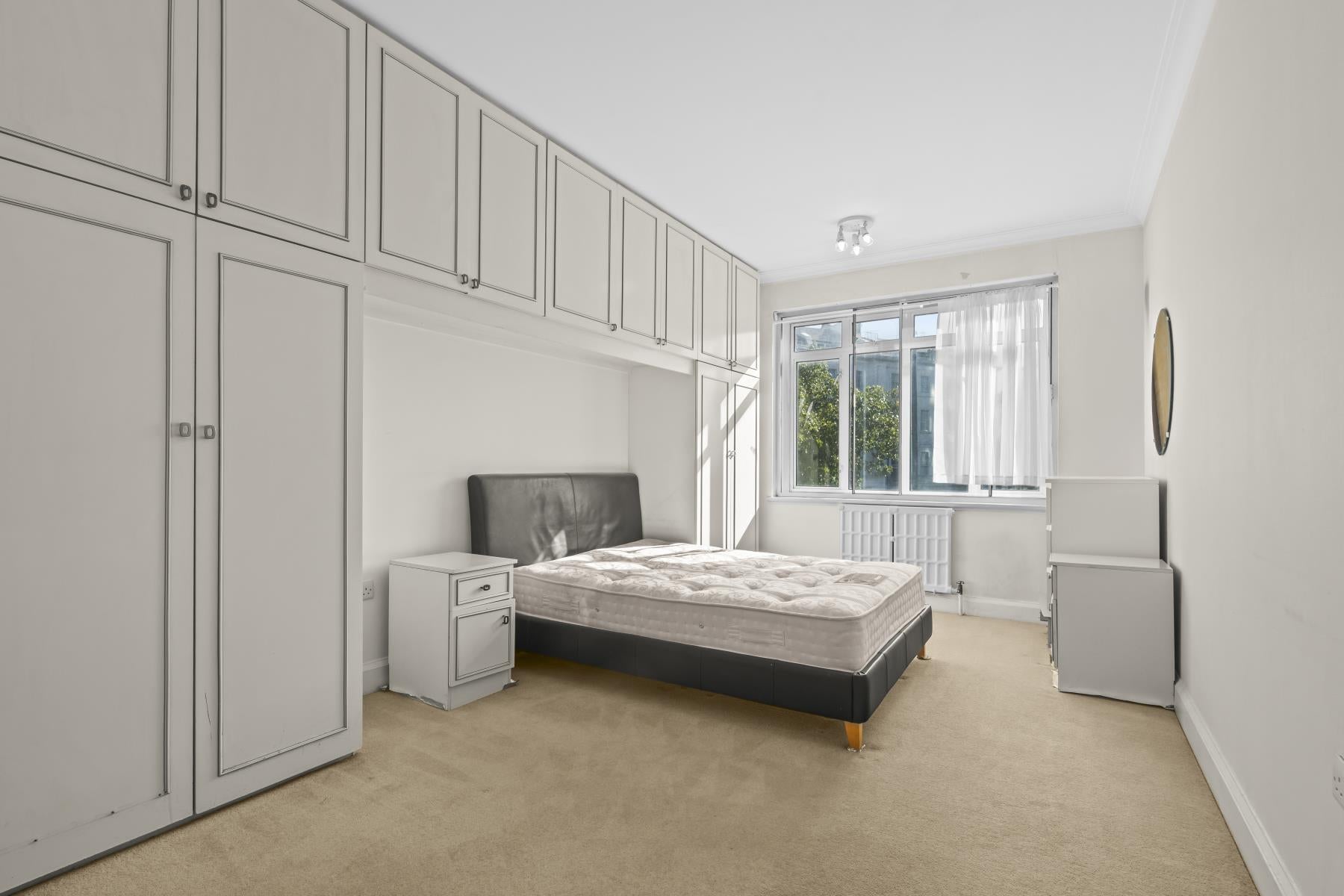 Flat Cerney Mews in City of Westminster