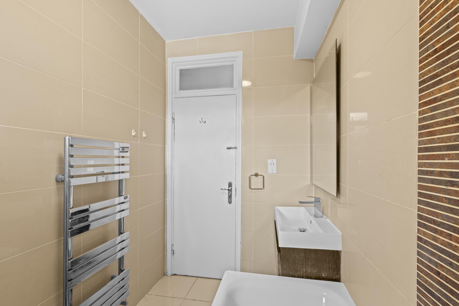 Flat Cerney Mews in City of Westminster