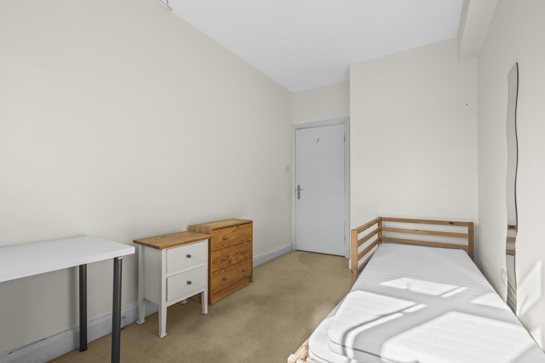 Flat Cerney Mews in City of Westminster