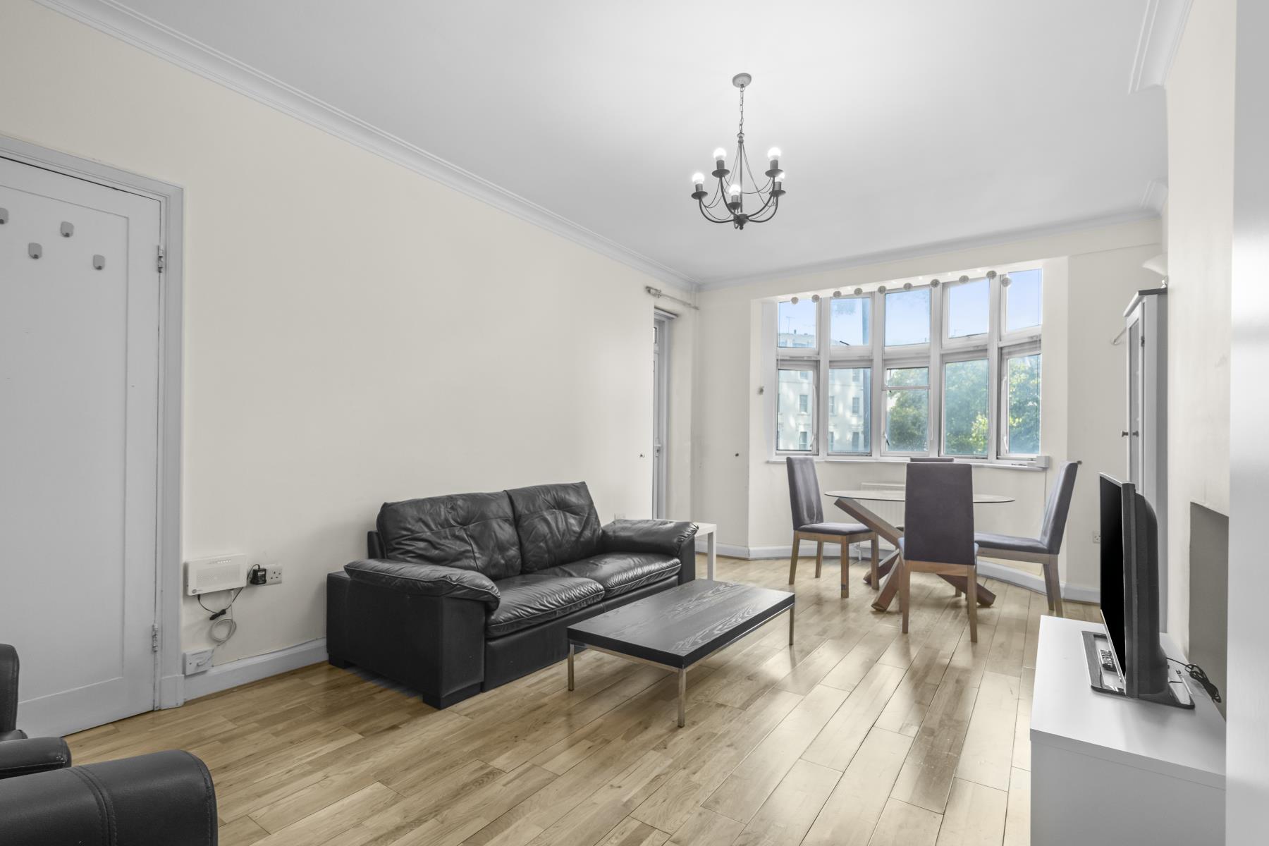 Flat Cerney Mews in City of Westminster
