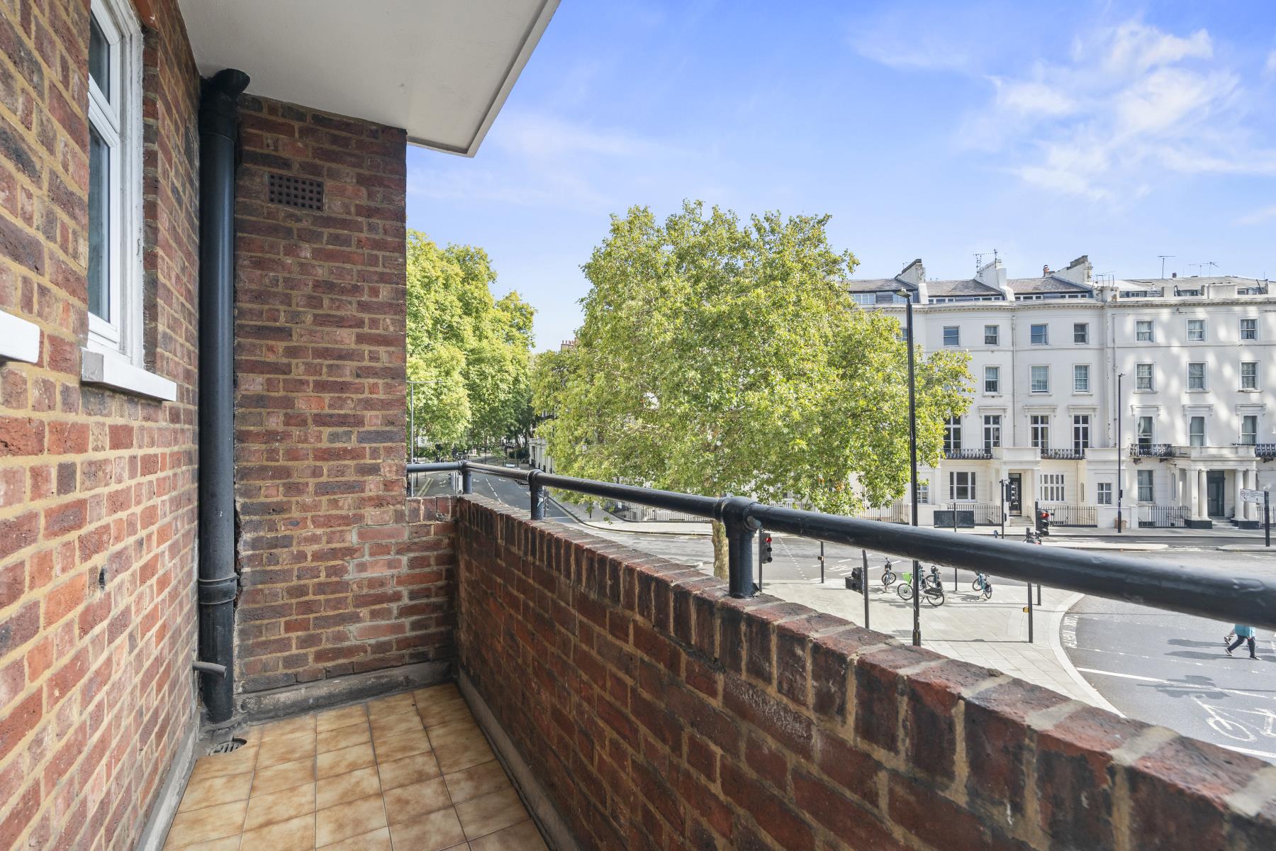 Flat Cerney Mews in City of Westminster