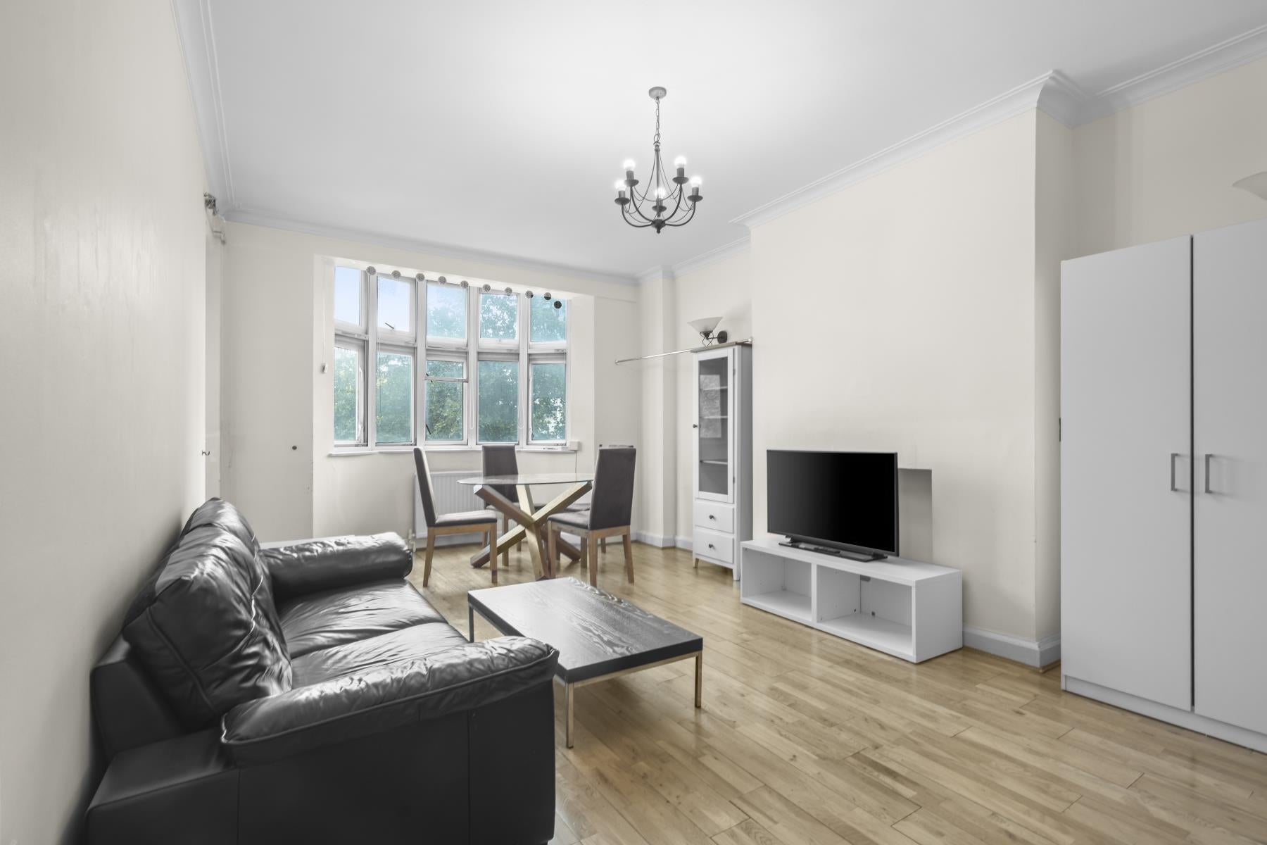 Flat Cerney Mews in City of Westminster