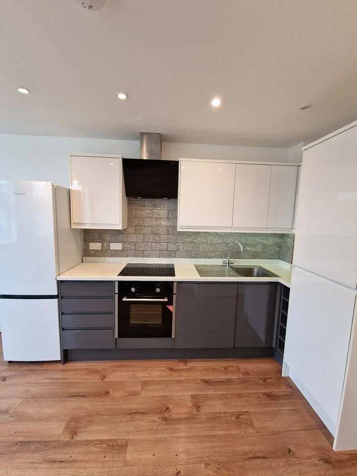 Flat Mercury Gardens in Greater London