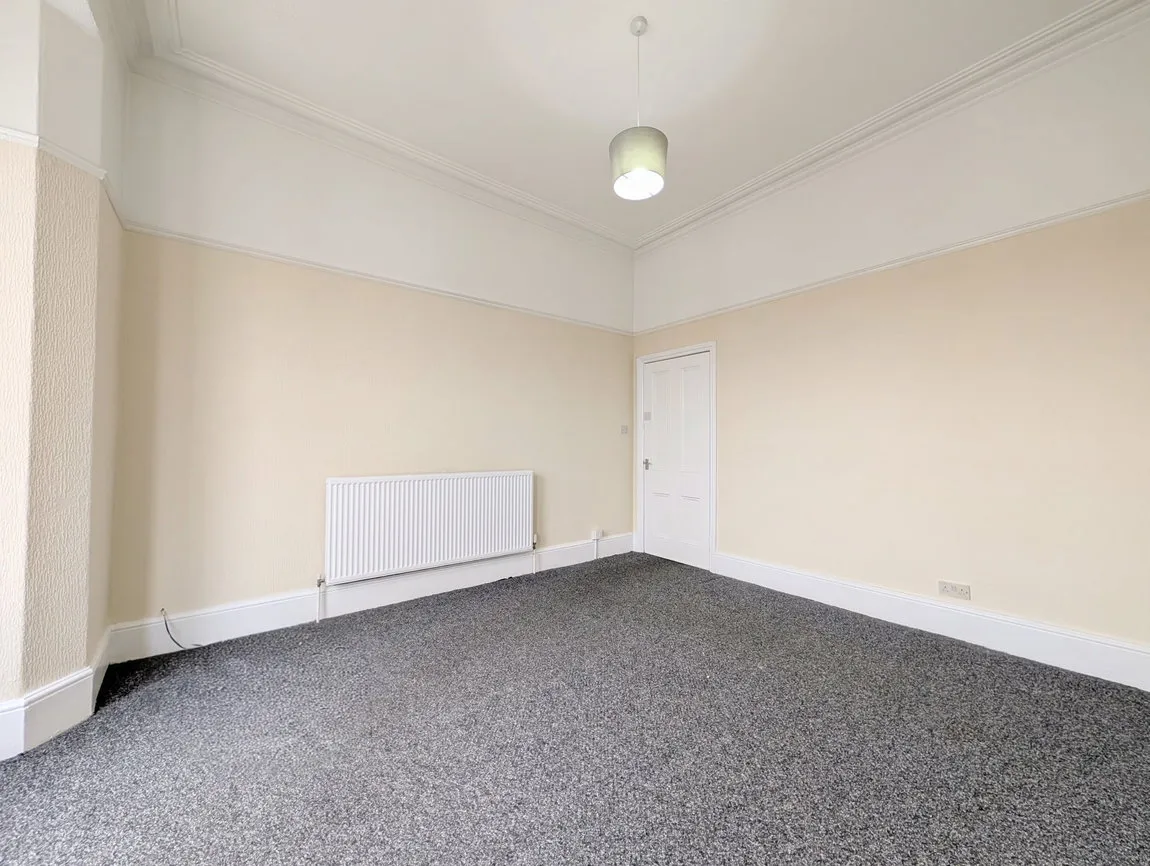 Flat Eastbank Street in Southport