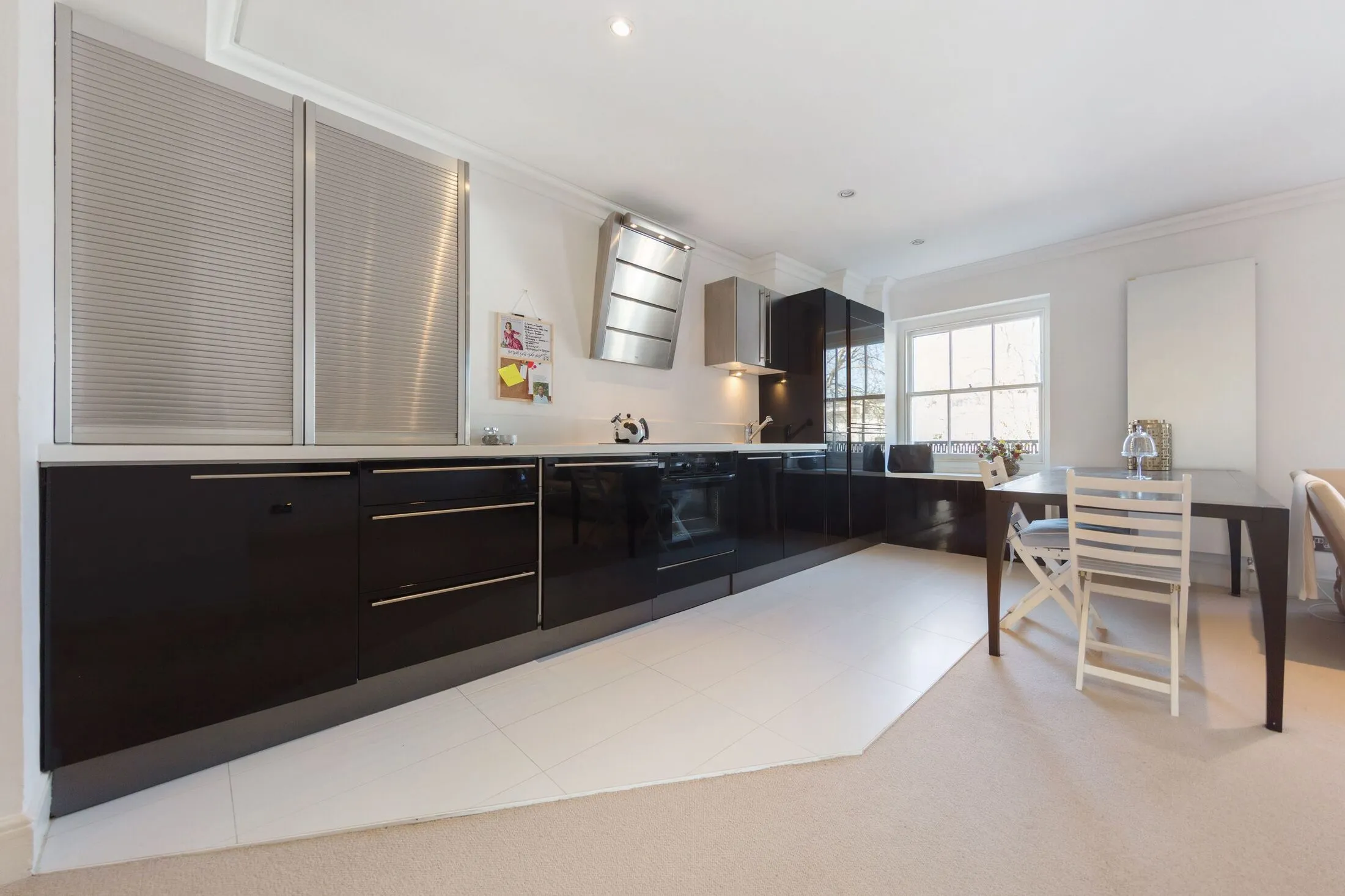 Flat Yeoman's Row in Greater London