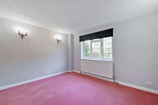 House Thicket Grove in Pinkneys Green