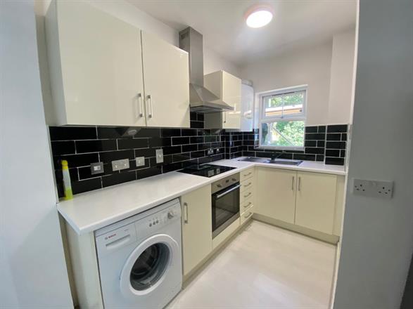 Flat West Wycombe Road in High Wycombe