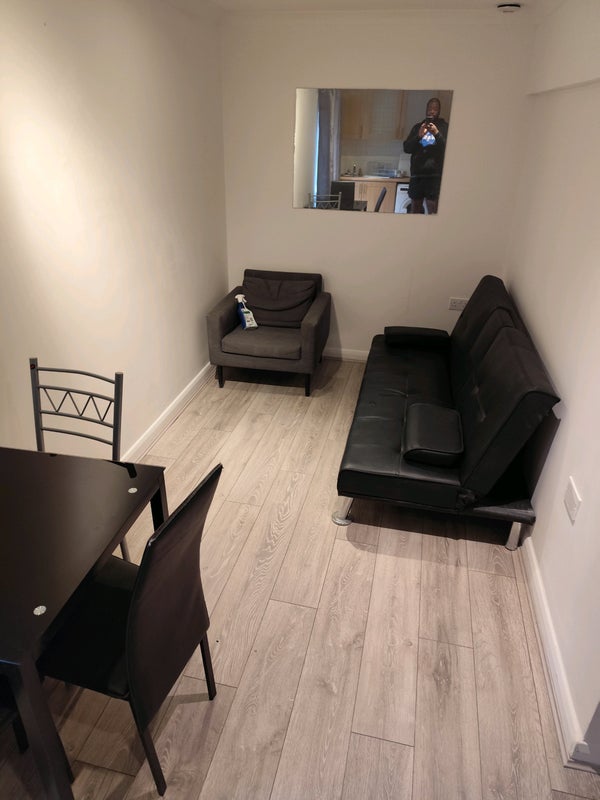 Flat Chessington Avenue in Greater London