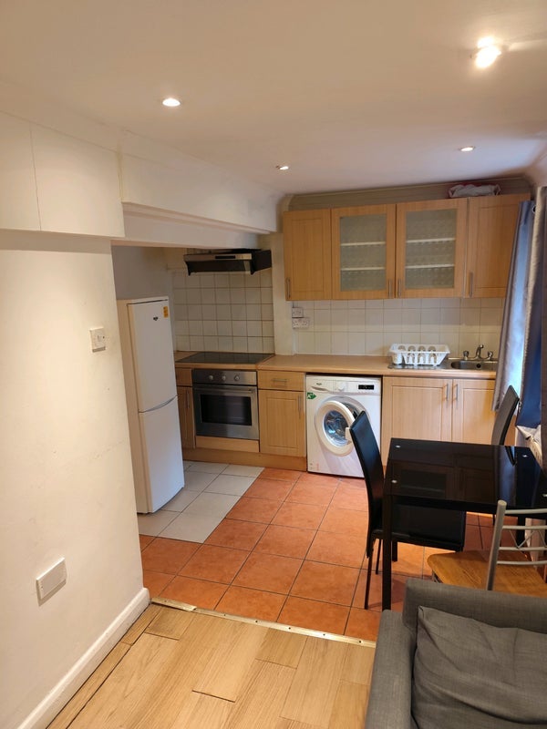 Flat Chessington Avenue in Greater London