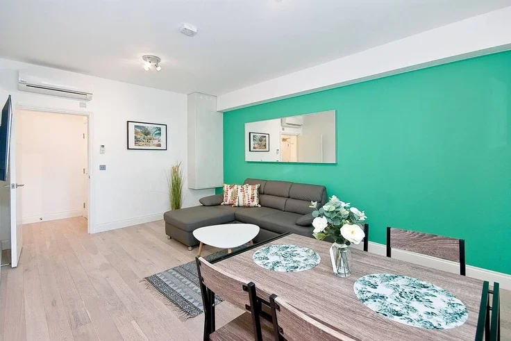 Flat Hanover Place in City of Westminster
