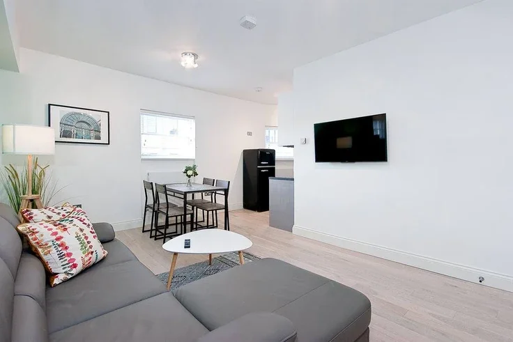 Flat Hanover Place in City of Westminster