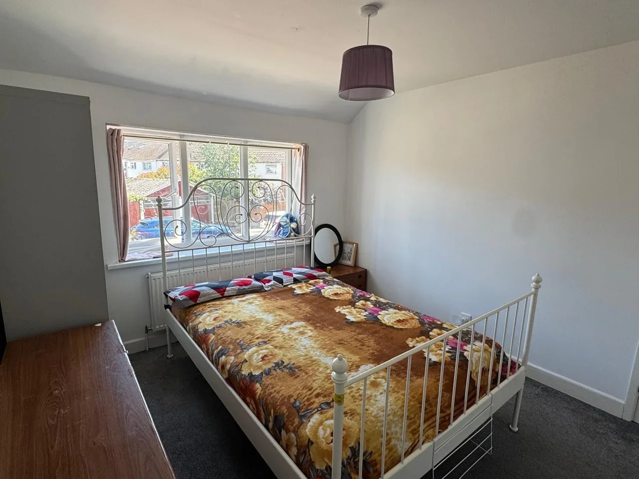 Room West Avenue in Crawley