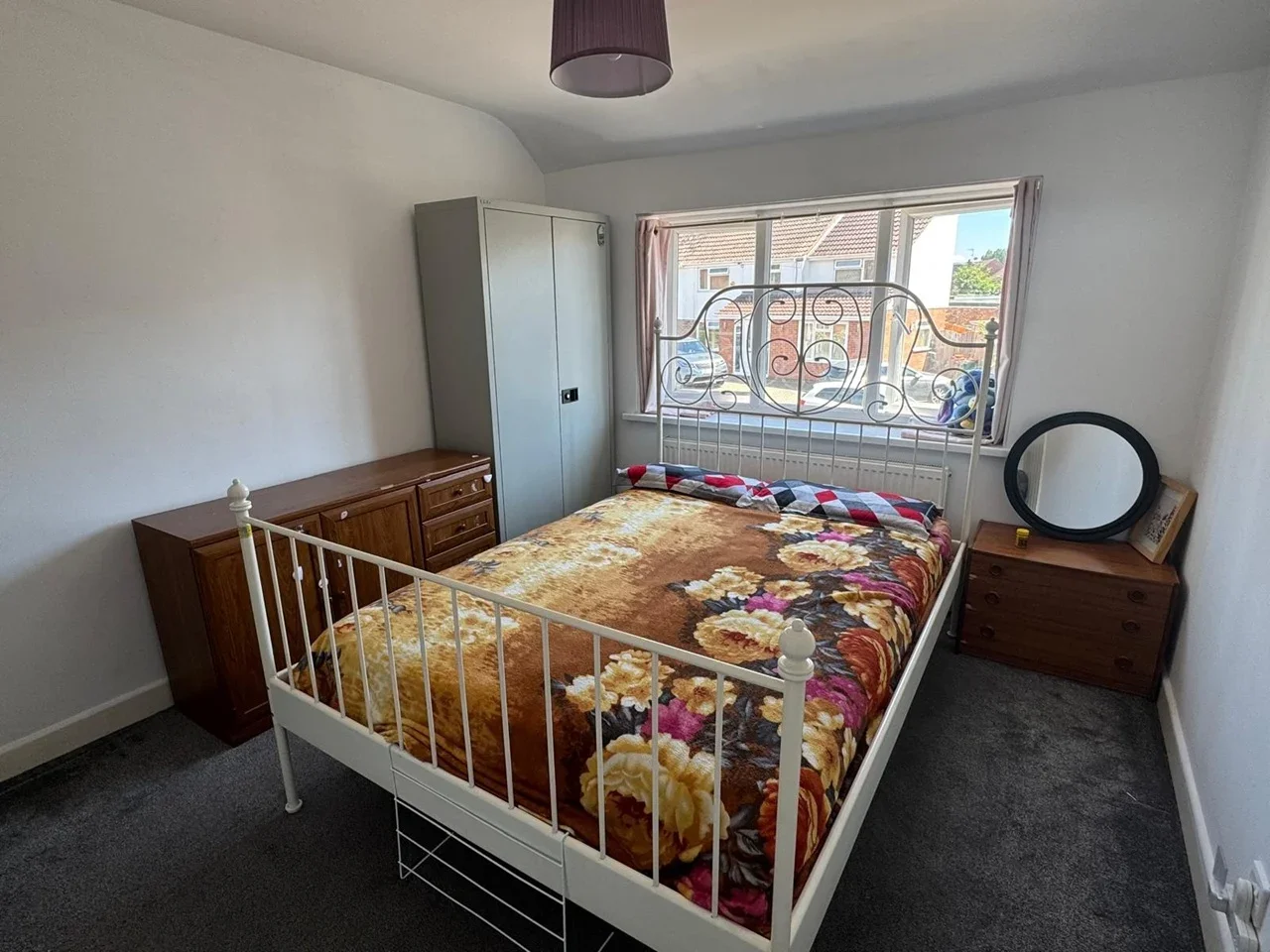 Room West Avenue in Crawley