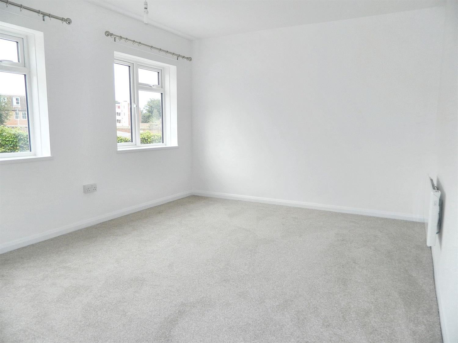 Flat Bishopric in Horsham