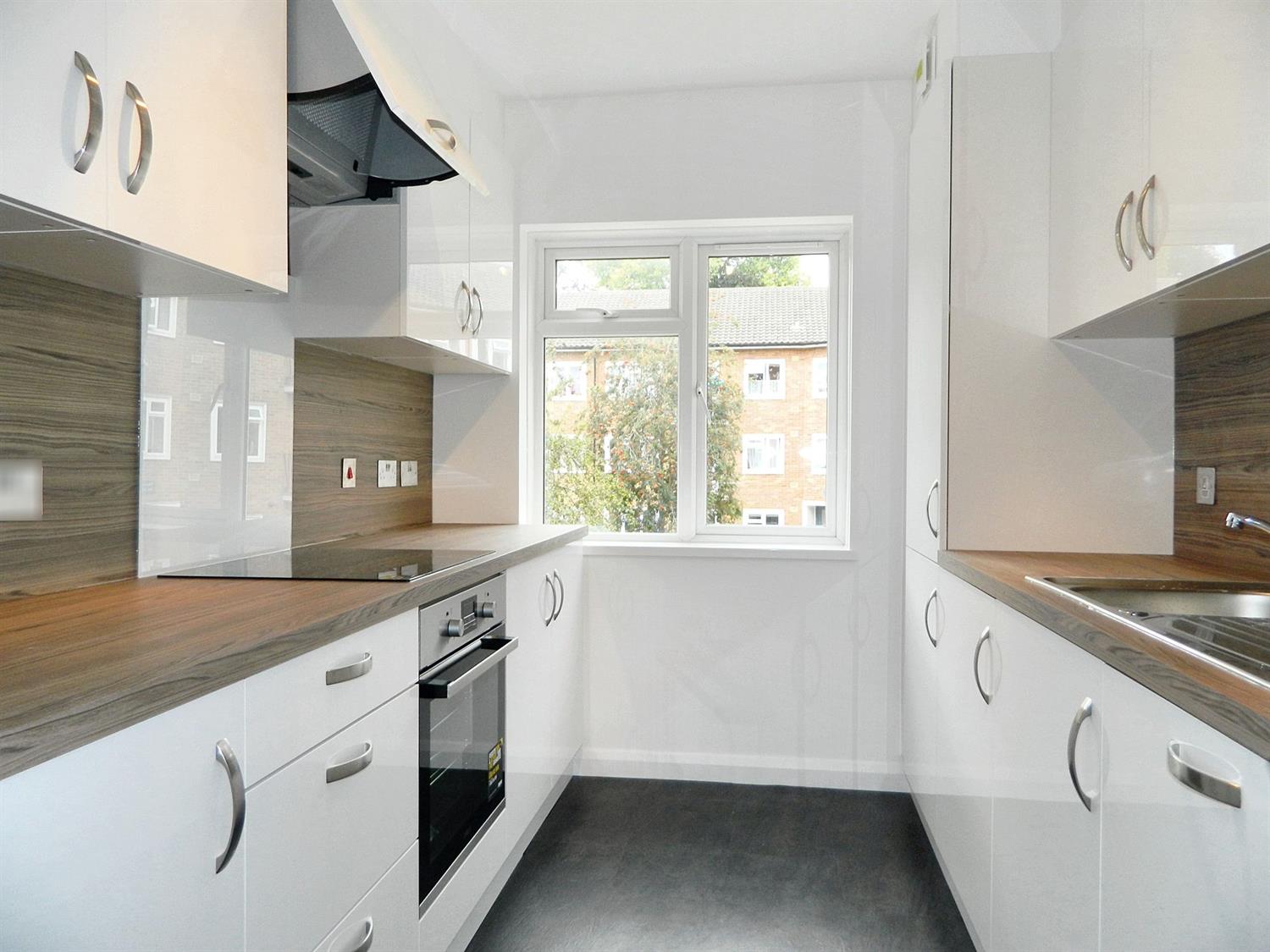 Flat Bishopric in Horsham